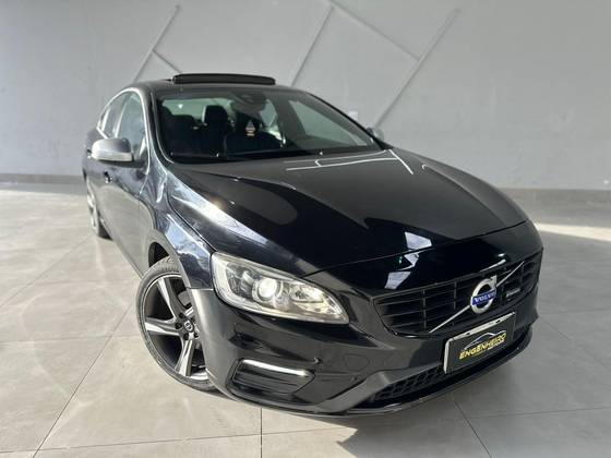 VOLVO S60 2.0 T5 R DESIGN 16V TURBO GASOLINA 4P AUTOMÁTICO